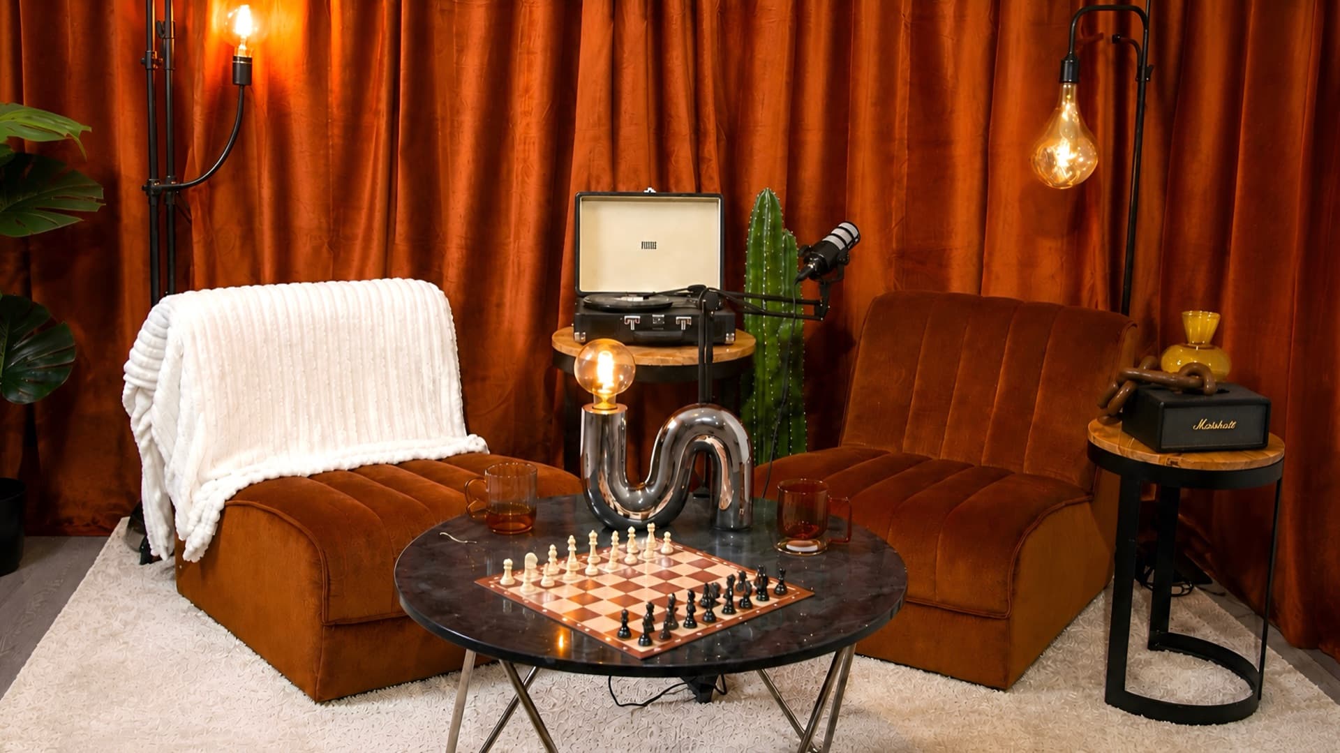 Le studio Seventies de K.STUDIO, installé et prêt à tourner